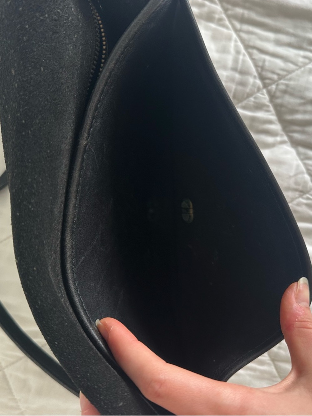 ~VINTAGE~ Classic Black Leather Crossbody Bag - Picture 5 of 5